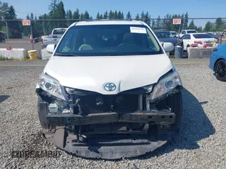 2015 Toyota Sienna Limited с VIN 5TDDK3DC6FS114592, выставлен на аукционе IAAI как лот 42369139 с пробегом 134 436 миль миль и . История ставок и продаж доступна на DreamBid. Изображение 6.