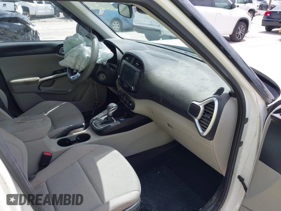 2020 Kia Soul LX with VIN KNDJ23AU6L7718360, listed as a IAAI auction lot 41975575 with 39,432 mi miles. Bid and sale history available at carsss.com. Image 5.