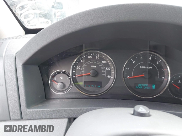 2005 Jeep Grand Cherokee Limited with VIN 1J4HR58255C671885, listed as a IAAI auction lot 42136640 with 215,751 mi miles. Bid and sale history available at carsss.com. Image 7.