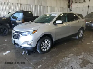 2018 Chevrolet Equinox LT z VIN 3GNAXJEV3JL104472, wystawiony jako Copart lot #55535805 z przebiegiem 119 748 mil mil oraz Czysty tytuł • Clean title. Historia ofert i sprzedaży dostępna na DreamBid. Obrazek 1.