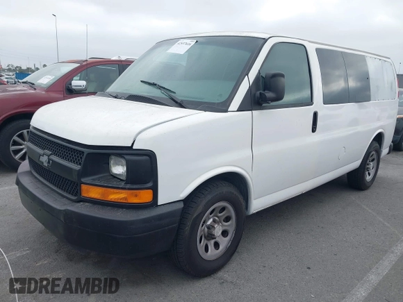 2014 Chevrolet Express Passenger LS z VIN 1GNSGBF43E1184305, wystawiony jako IAAI lot #42537616 z przebiegiem 35 596 mil mil oraz . Historia ofert i sprzedaży dostępna na DreamBid. Obrazek 17.