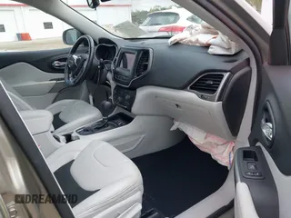 2021 Jeep Cherokee Altitude z VIN 1C4PJLLB8MD164590, wystawiony jako IAAI lot #41919423 z przebiegiem 29 672 mil mil oraz . Historia ofert i sprzedaży dostępna na DreamBid. Obrazek 5.