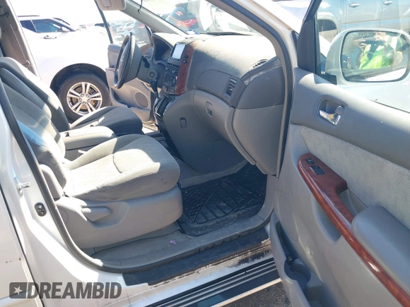 2004 Toyota Sienna XLE z VIN 5TDZA22C84S147404, wystawiony jako IAAI lot #41638416 z przebiegiem 181 672 mil mil oraz . Historia ofert i sprzedaży dostępna na DreamBid. Obrazek 5.