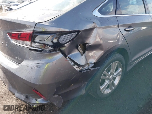 2019 Hyundai Sonata Sport with VIN 5NPE34AF3KH820828, listed as a IAAI auction lot 41015372 with 32,782 mi miles and . Bid and sale history available at DreamBid. Image 6.