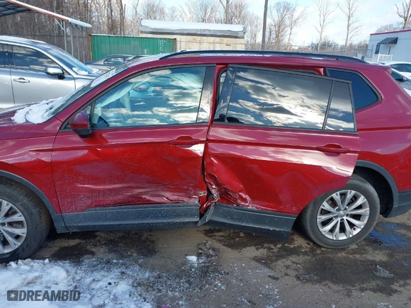 2019 Volkswagen Tiguan S with VIN 3VV1B7AX6KM075645, listed as a IAAI auction lot 41271492 with 73,663 mi miles. Bid and sale history available at carsss.com. Image 6.