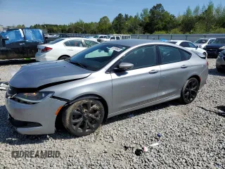 2015 Chrysler 200 S z VIN 1C3CCCBG5FN515060, wystawiony jako Copart lot #52246945 z przebiegiem 140 614 mil mil oraz Szkody całkowita. Historia ofert i sprzedaży dostępna na DreamBid. Obrazek 1.