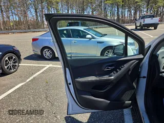 2019 Chevrolet Trax LS with VIN 3GNCJNSB5KL189361, listed as a IAAI auction lot 42091081 with 48,727 mi miles. Bid and sale history available at carsss.com. Image 1.