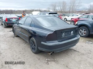2004 Volvo S60 with VIN YV1RH59H542378132, listed as a IAAI auction lot 41919433 with 128,608 mi miles. Bid and sale history available at carsss.com. Image 3.