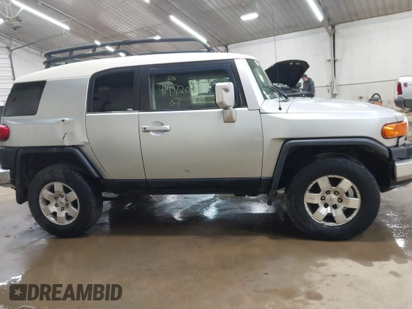 2007 Toyota FJ Cruiser with VIN JTEBU11F470035202, listed as a IAAI auction lot 41972066 with 241,021 mi miles. Bid and sale history available at carsss.com. Image 13.