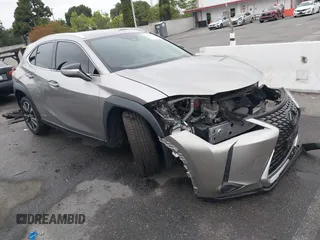2021 Lexus UX 250h z VIN JTHX9JBH5M2051757, wystawiony jako IAAI lot #42188583 z przebiegiem 50 574 mil mil oraz . Historia ofert i sprzedaży dostępna na DreamBid. Obrazek 1.