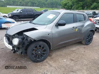 2013 Nissan Juke SV z VIN JN8AF5MR2DT223447, wystawiony jako IAAI lot #42232800 z przebiegiem 204 907 mil mil oraz . Historia ofert i sprzedaży dostępna na DreamBid. Obrazek 2.