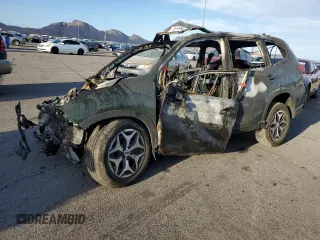 2022 Subaru Forester Premium z VIN JF2SKAEC9NH493859, wystawiony jako Copart lot #76554964 z przebiegiem Nie podano mil oraz Nie do naprawy • Non repairable. Historia ofert i sprzedaży dostępna na DreamBid. Obrazek 1.