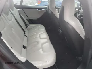2016 Tesla Model S 90D z VIN 5YJSA1E47GF129744, wystawiony jako Copart lot #47797395 z przebiegiem 87 678 mil mil oraz Szkoda całkowita • Salvage title. Historia ofert i sprzedaży dostępna na DreamBid. Obrazek 11.