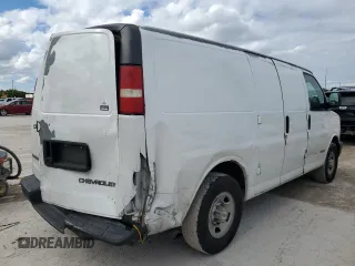 2003 Chevrolet Express Cargo with VIN 1GCGG25V031124732, listed as a Copart auction lot 47177195 with 188,841 mi miles and Salvage Title. Bid and sale history available at DreamBid. Image 3.