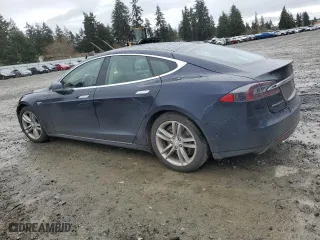 2015 Tesla Model S 85D with VIN 5YJSA1H2XFF080886, listed as a Copart auction lot 48775505 with 95714 miles and Salvage Title. Bid and sale history available at carsss.com. Image 2.