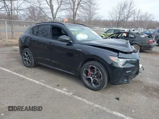 2024 Alfa Romeo Stelvio Veloce z VIN ZASPAKBN3R7D74078, wystawiony jako IAAI lot #41707974 z przebiegiem 31 283 mil mil oraz . Historia ofert i sprzedaży dostępna na DreamBid. Obrazek 1.