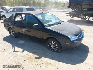 2005 Ford Focus S with VIN 1FAFP34N35W136971, listed as a IAAI auction lot 42041120 with 280,551 mi miles. Bid and sale history available at carsss.com. Image 1.