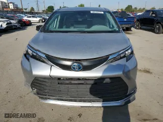 2024 Toyota Sienna XLE with VIN 5TDYRKEC3RS193861, listed as a Copart auction lot 50243375 with 18,630 mi miles and Salvage Title. Bid and sale history available at carsss.com. Image 5.