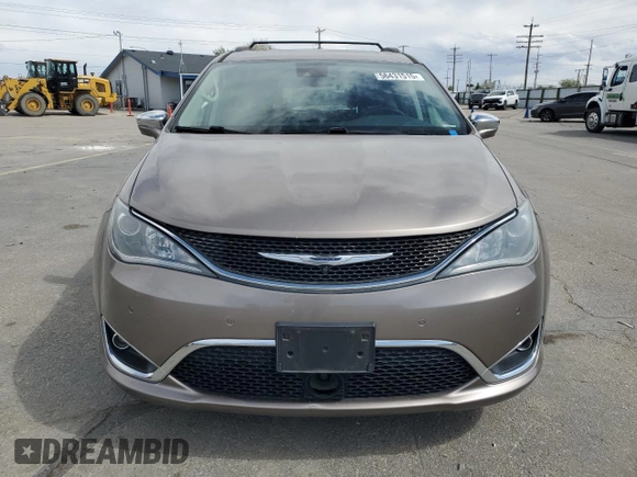 2017 Chrysler Pacifica Limited z VIN 2C4RC1GG5HR759865, wystawiony jako Copart lot #56431515 z przebiegiem 93 473 mil mil oraz Szkoda całkowita • Salvage title. Historia ofert i sprzedaży dostępna na DreamBid. Obrazek 5.