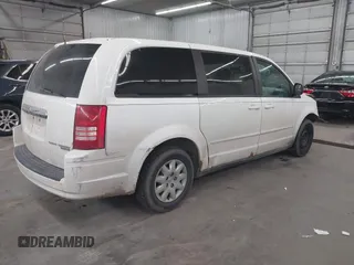 2008 Chrysler Town & Country LX with VIN 2A8HR44H78R671031, listed as a IAAI auction lot 41884932 with 300,502 mi miles. Bid and sale history available at carsss.com. Image 4.