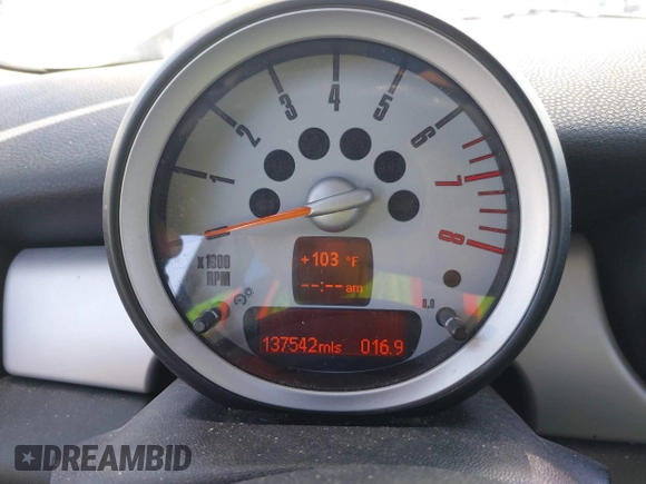 2007 MINI Hardtop with VIN WMWMF33567TU62285, listed as a IAAI auction lot 42517575 with 137,542 mi miles and . Bid and sale history available at DreamBid. Image 7.