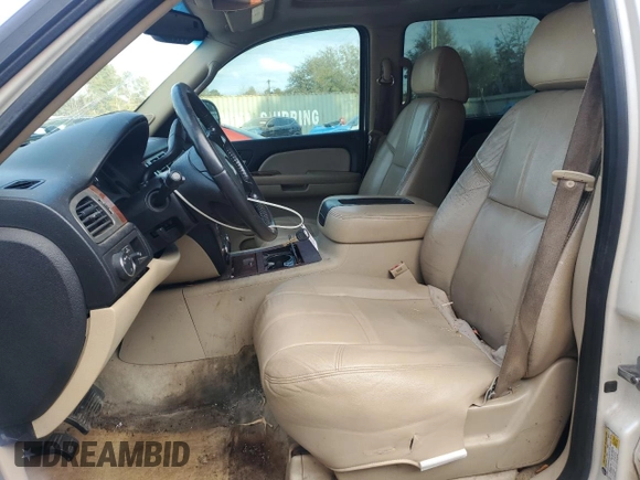 2008 Chevrolet Suburban LTZ z VIN 1GNFC16048R228113, wystawiony jako Copart lot #44743795 z przebiegiem 252 236 mil mil oraz Szkoda całkowita • Salvage title. Historia ofert i sprzedaży dostępna na DreamBid. Obrazek 7.