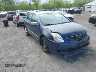 2010 Nissan Sentra S z VIN 3N1AB6AP0AL617824, wystawiony jako IAAI lot #42191239 z przebiegiem 111 414 mil mil oraz . Historia ofert i sprzedaży dostępna na DreamBid. Obrazek 1.