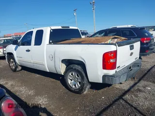 2007 Chevrolet Silverado 1500 LT w/1LT with VIN 2GCEC19JX71639564, listed as a IAAI auction lot 41437574 with 362,629 mi miles. Bid and sale history available at carsss.com. Image 14.