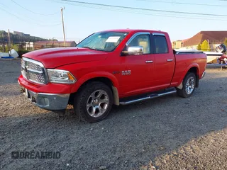 2015 Ram 1500 Laramie z VIN 1C6RR7JM8FS501701, wystawiony jako IAAI lot #42224424 z przebiegiem 59 591 mil mil oraz . Historia ofert i sprzedaży dostępna na DreamBid. Obrazek 2.