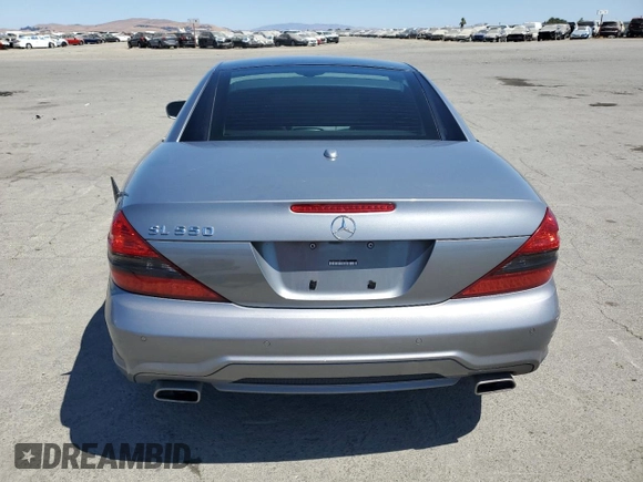 2011 Mercedes-Benz SL 550 z VIN WDBSK7BA8BF161437, wystawiony jako Copart lot #58439805 z przebiegiem 110 606 mil mil oraz Szkoda całkowita • Salvage title. Historia ofert i sprzedaży dostępna na DreamBid. Obrazek 6.