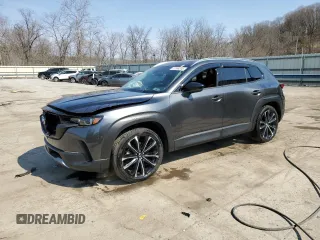 2024 Mazda CX-50 Premium z VIN 7MMVABDY5RN202993, wystawiony jako Copart lot #47599245 z przebiegiem 16 881 mil mil oraz Szkody całkowita. Historia ofert i sprzedaży dostępna na DreamBid. Obrazek 1.