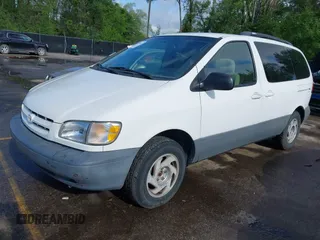 2000 Toyota Sienna LE with VIN 4T3ZF13C3YU222766, listed as a IAAI auction lot 42155052 with 270,978 mi miles. Bid and sale history available at carsss.com. Image 2.