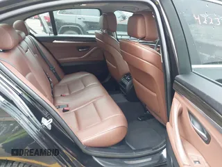 2013 BMW 5 Series 535i xDrive z VIN WBAFU7C58DDU75728, wystawiony jako IAAI lot #42237444 z przebiegiem 113 156 mil mil oraz . Historia ofert i sprzedaży dostępna na DreamBid. Obrazek 8.