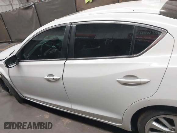 2018 Acura ILX with VIN 19UDE2F30JA002215, listed as a IAAI auction lot 41989391 with 39,816 mi miles and . Bid and sale history available at carsss.com. Image 15.