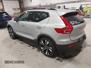 2024 Volvo XC40 Plus Dark Theme с VIN YV4L12UL0R2366601, выставлен на аукционе IAAI как лот 42206699 с пробегом 14 701 миль миль и . История ставок и продаж доступна на DreamBid. Изображение 3.