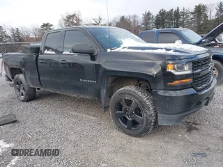 2017 Chevrolet Silverado 1500 Custom with VIN 1GCVKPEC8HZ130935, listed as a IAAI auction lot 41270314 with 89,417 mi miles. Bid and sale history available at carsss.com. Image 1.