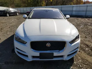 2019 Jaguar XE 25t with VIN SAJAR4FX8KCP52067, listed as a Copart auction lot 76584654 with 82,069 mi miles and Salvage Title. Bid and sale history available at carsss.com. Image 5.