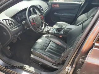 2015 Chrysler 300 S z VIN 2C3CCAGG8FH899454, wystawiony jako Copart lot #59947615 z przebiegiem 113 942 mil mil oraz Szkoda całkowita • Salvage title. Historia ofert i sprzedaży dostępna na DreamBid. Obrazek 7.