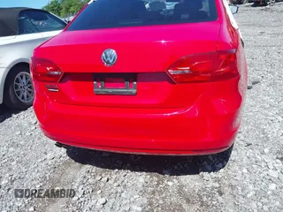 2014 Volkswagen Jetta S z VIN 3VW2K7AJ1EM434223, wystawiony jako IAAI lot #42245560 z przebiegiem 105 411 mil mil oraz . Historia ofert i sprzedaży dostępna na DreamBid. Obrazek 6.
