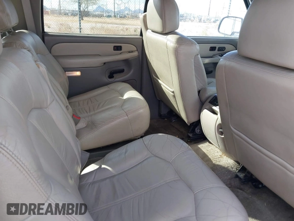 2002 Chevrolet Suburban Z71 with VIN 3GNFK16Z82G296620, listed as a IAAI auction lot 41572570 with 332,095 mi miles. Bid and sale history available at carsss.com. Image 8.