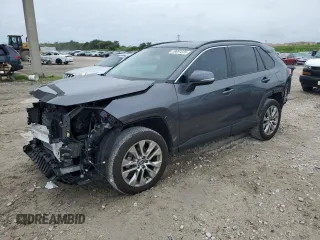 2024 Toyota RAV4 XLE Premium z VIN 2T3C1RFV2RC271377, wystawiony jako Copart lot #59091035 z przebiegiem 15 006 mil mil oraz Szkoda całkowita • Salvage title. Historia ofert i sprzedaży dostępna na DreamBid. Obrazek 1.