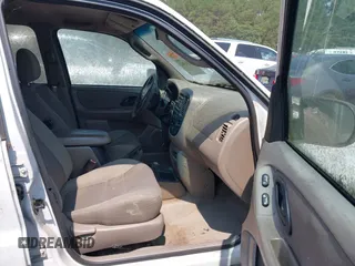 2002 Ford Escape XLT Choice with VIN 1FMYU03122KE08742, listed as a IAAI auction lot 42363962 with 299,455 mi miles and . Bid and sale history available at DreamBid. Image 5.