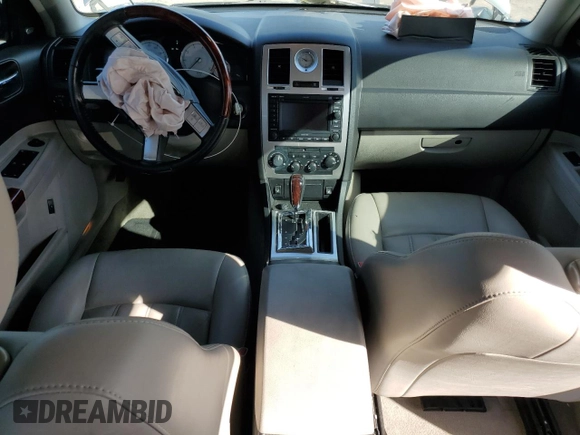 2006 Chrysler 300 C z VIN 2C3LA63H66H408557, wystawiony jako Copart lot #57797005 z przebiegiem 71 932 mil mil oraz Szkoda całkowita • Salvage title. Historia ofert i sprzedaży dostępna na DreamBid. Obrazek 8.