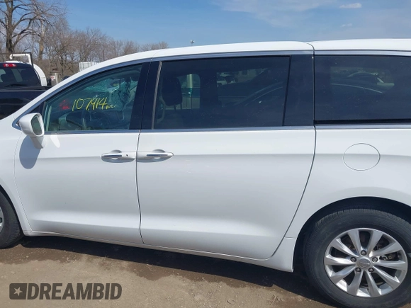 2018 Chrysler Pacifica Touring Plus with VIN 2C4RC1FG8JR125229, listed as a IAAI auction lot 41907817 with 107,914 mi miles and . Bid and sale history available at DreamBid. Image 14.