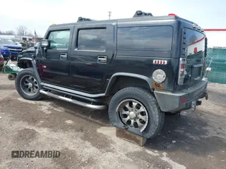 2007 Hummer H2 SUV z VIN 5GRGN23UX7H112972, wystawiony jako IAAI lot #41980625 z przebiegiem 214 857 mil mil oraz . Historia ofert i sprzedaży dostępna na DreamBid. Obrazek 3.