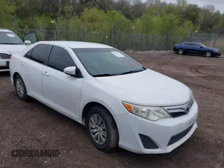 2012 Toyota Camry L z VIN 4T1BF1FKXCU525596, wystawiony jako IAAI lot #42076132 z przebiegiem 197 164 mil mil oraz . Historia ofert i sprzedaży dostępna na DreamBid. Obrazek 1.