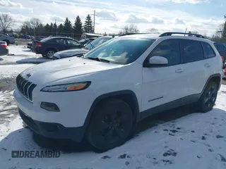 2018 Jeep Cherokee Latitude z VIN 1C4PJMCB1JD589697, wystawiony jako IAAI lot #41541689 z przebiegiem 131 694 mil mil oraz . Historia ofert i sprzedaży dostępna na DreamBid. Obrazek 17.