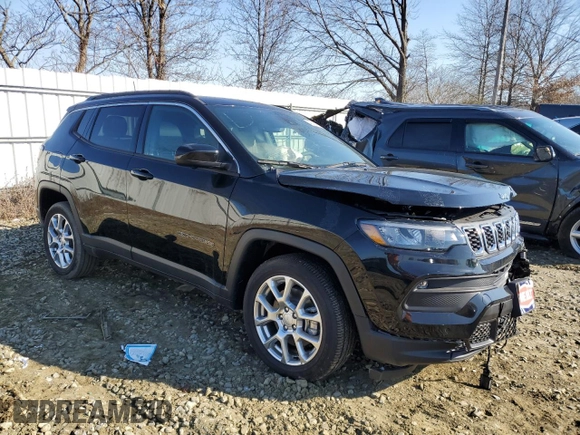 2024 Jeep Compass Latitude Lux with VIN 3C4NJDFN1RT104509, listed as a Copart auction lot 45454915 with 31 mi miles and Salvage title. Bid and sale history available at DreamBid. Image 4.