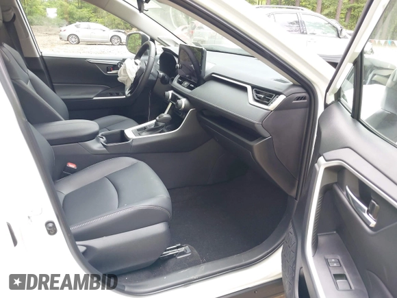 2025 Toyota RAV4 XLE Premium with VIN 2T3A1RFV9SW532080, listed as a IAAI auction lot 42420248 with 323 mi miles and . Bid and sale history available at DreamBid. Image 5.