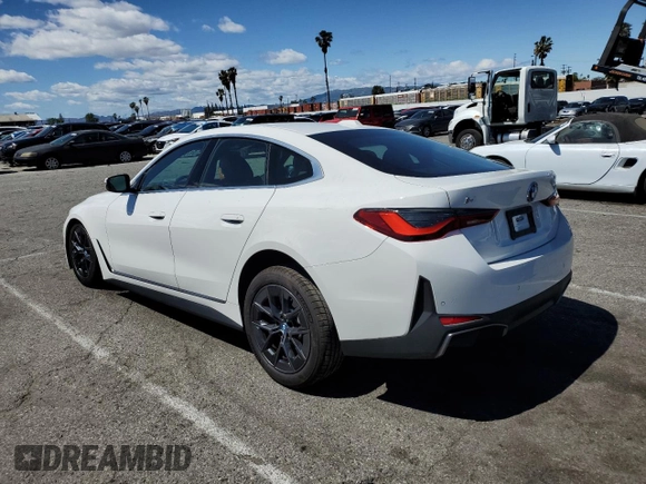 2023 BMW i4 eDrive40 z VIN WBY73AW05PFN75140, wystawiony jako Copart lot #51791515 z przebiegiem 28 426 mil mil oraz Szkody całkowita. Historia ofert i sprzedaży dostępna na DreamBid. Obrazek 2.